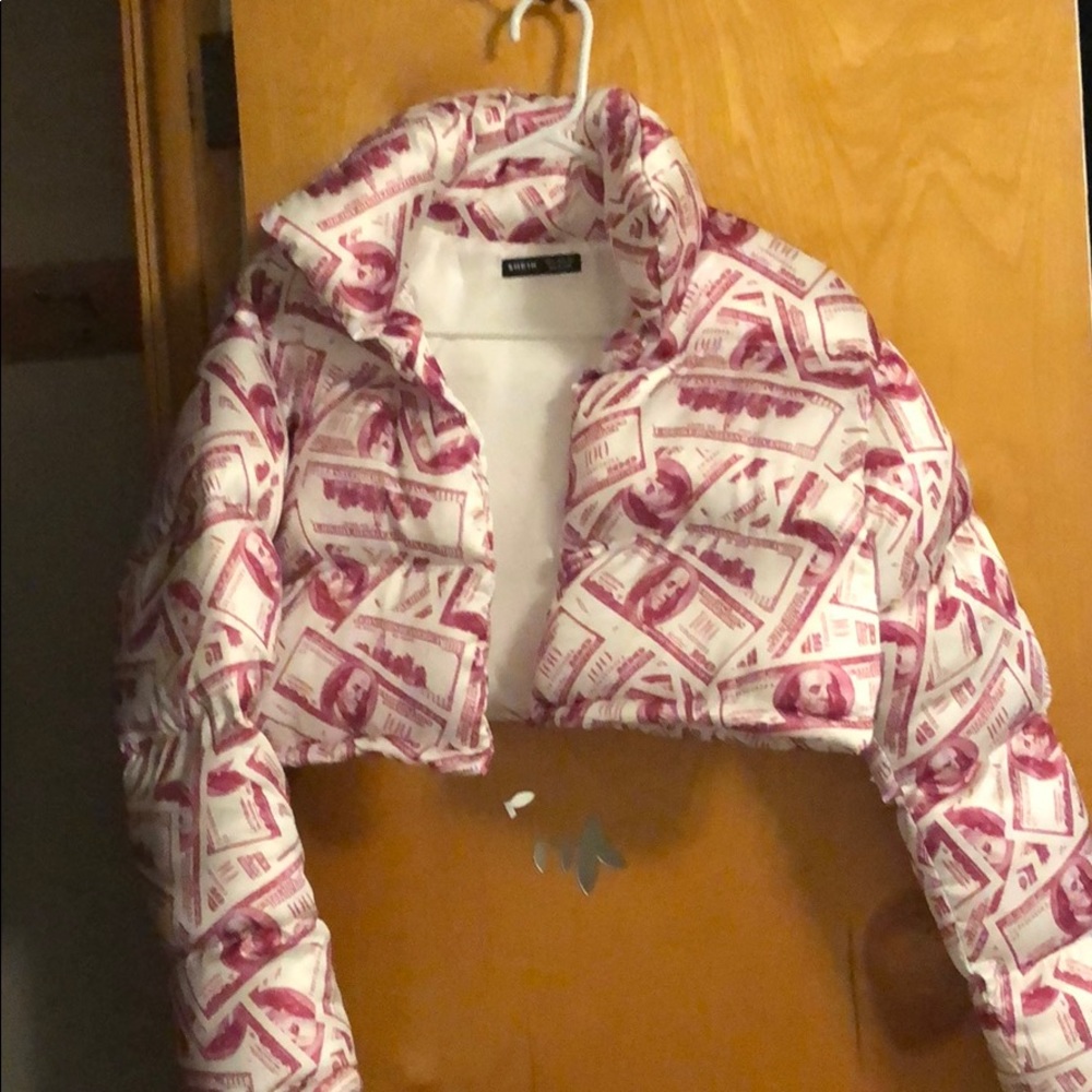 Cropped puffer coat